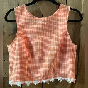 Vintage ladies crop top, with buttons on back. Size Medium